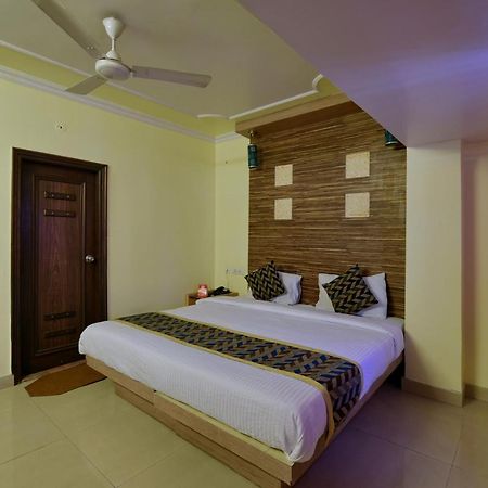 Oyo 2289 Hotel Radha Palace Kukas Kültér fotó
