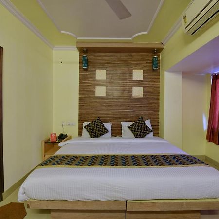 Oyo 2289 Hotel Radha Palace Kukas Kültér fotó