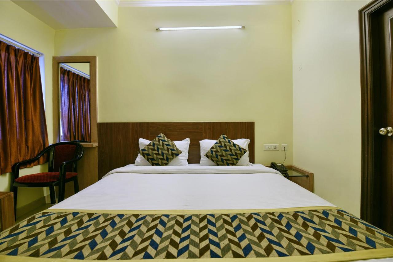 Oyo 2289 Hotel Radha Palace Kukas Kültér fotó