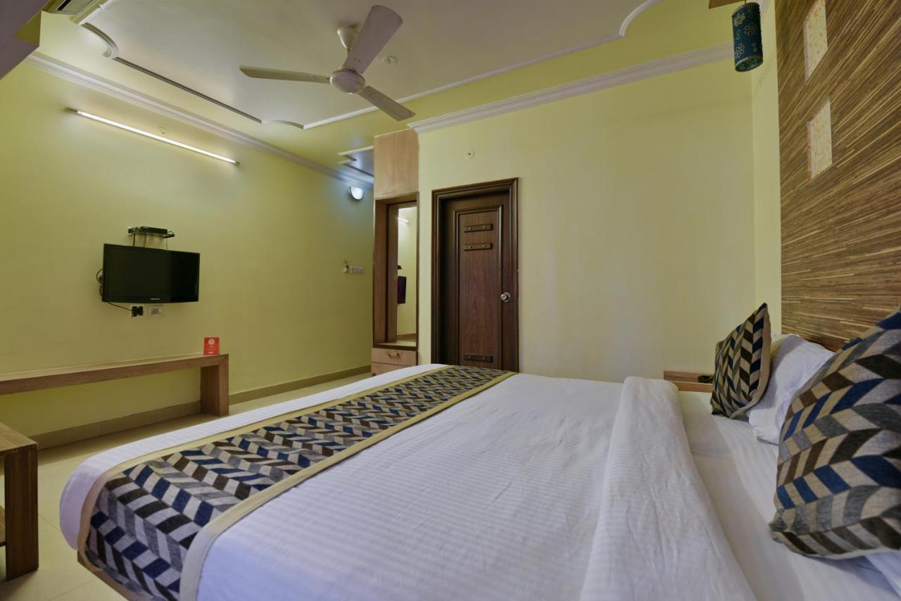 Oyo 2289 Hotel Radha Palace Kukas Kültér fotó
