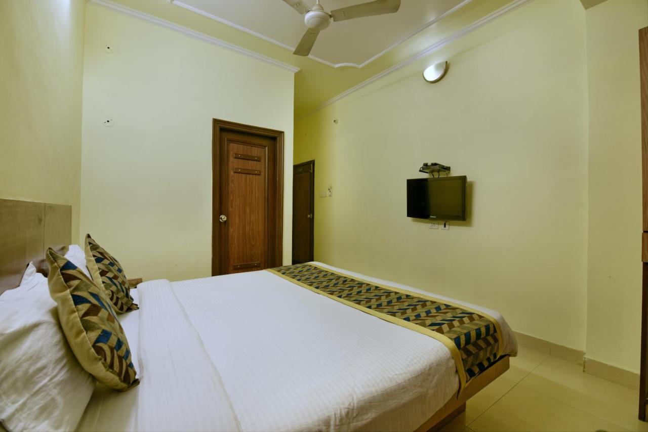 Oyo 2289 Hotel Radha Palace Kukas Kültér fotó