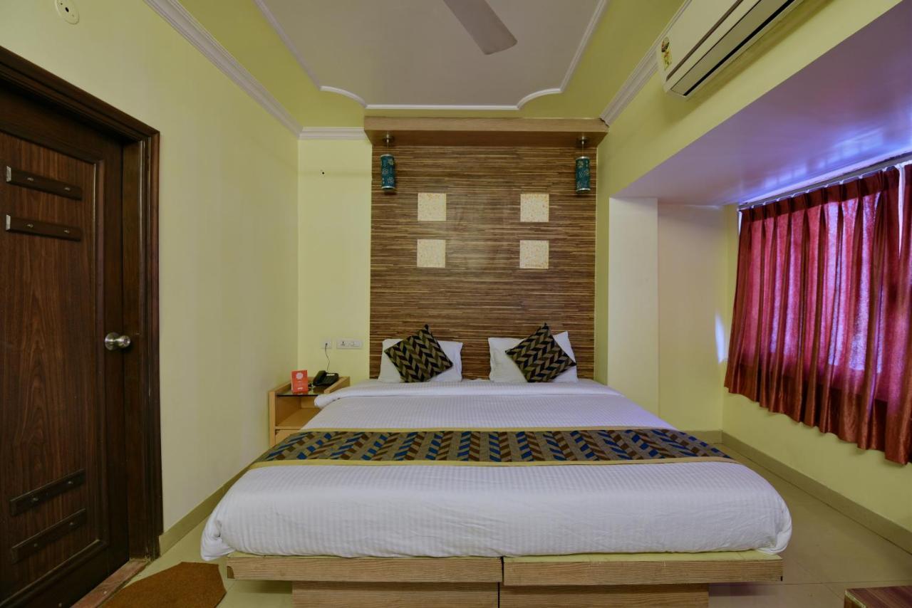Oyo 2289 Hotel Radha Palace Kukas Kültér fotó