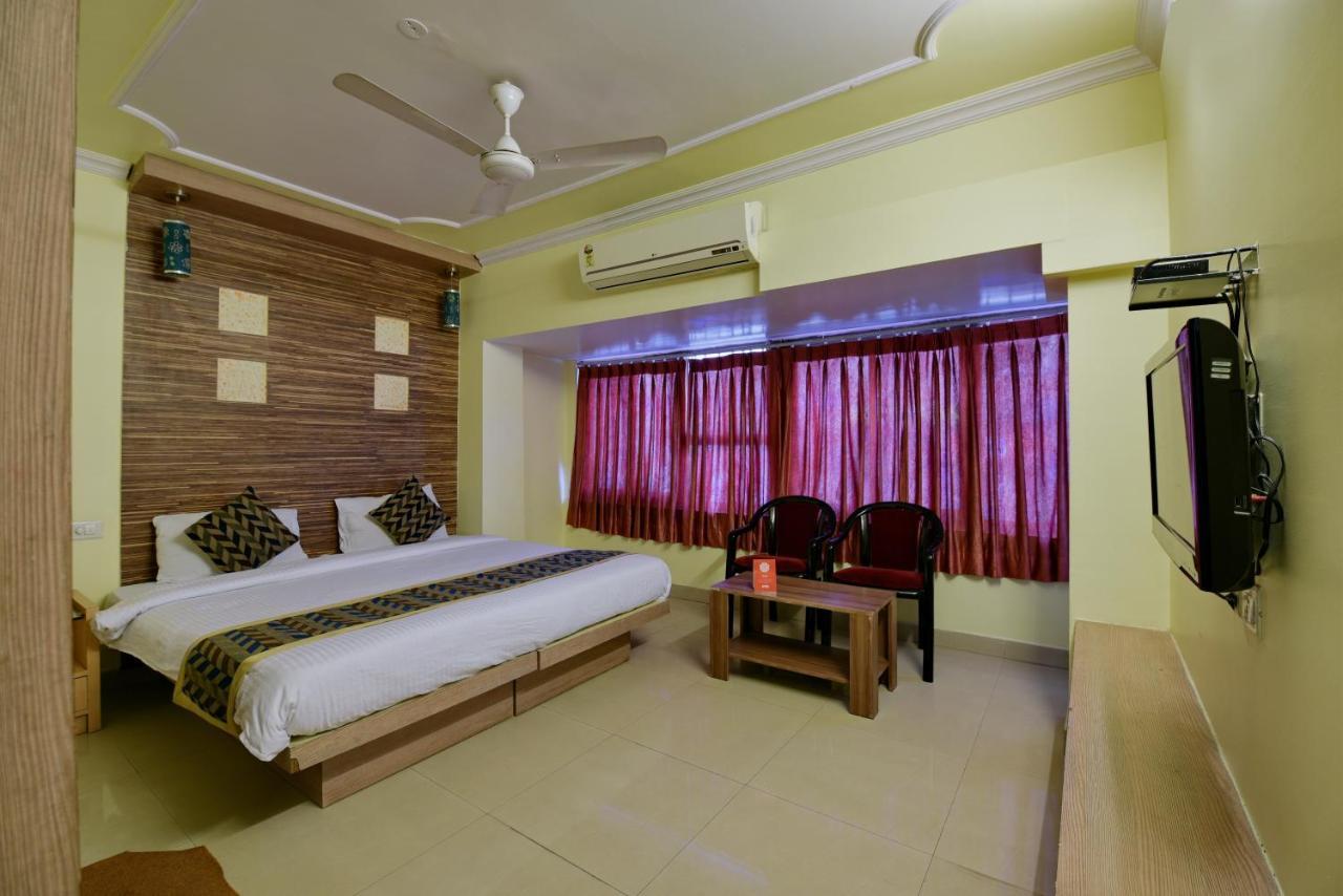 Oyo 2289 Hotel Radha Palace Kukas Kültér fotó